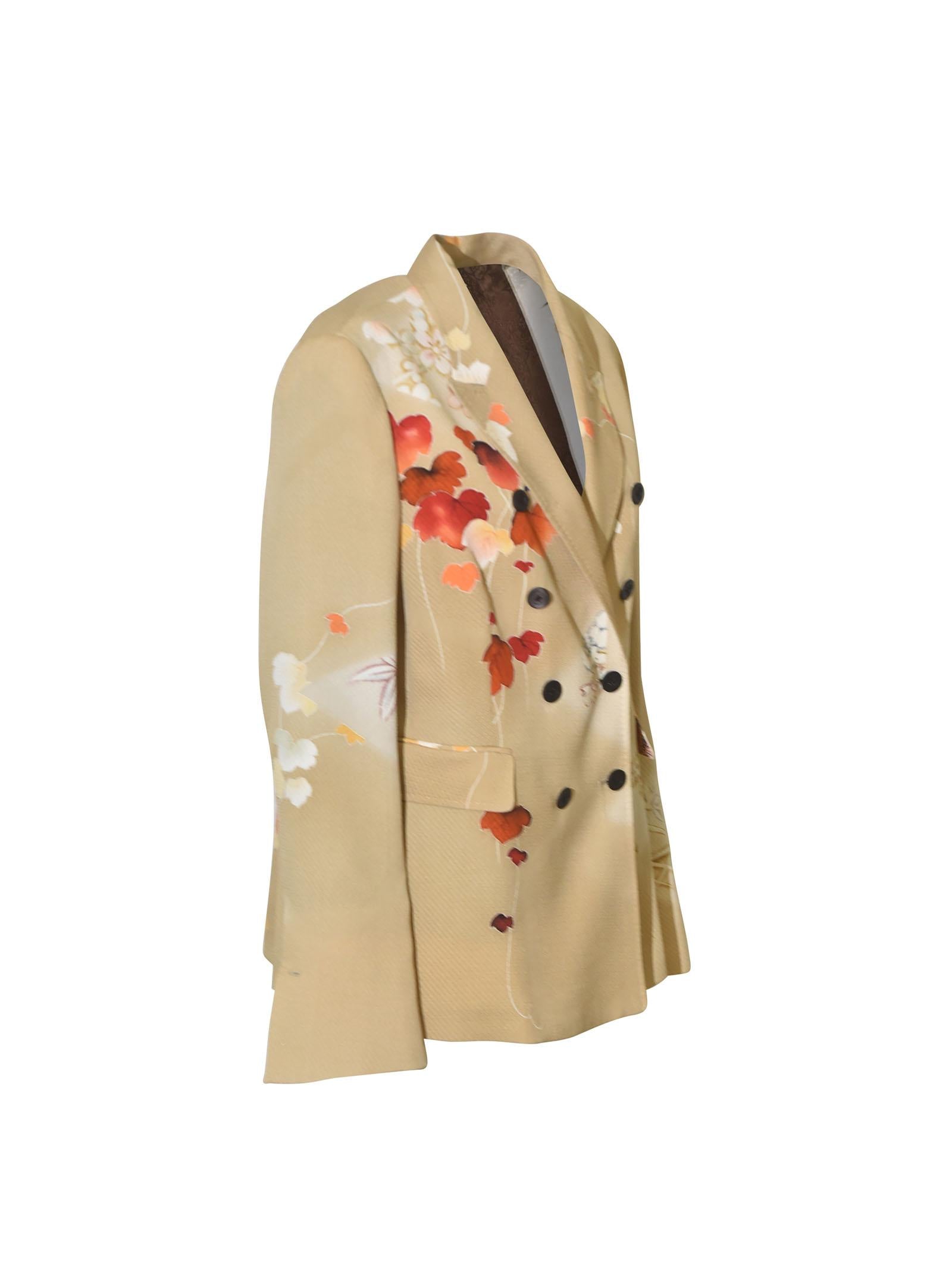 giacca kimono  doppiopetto spacco schiena fondo chiaro 