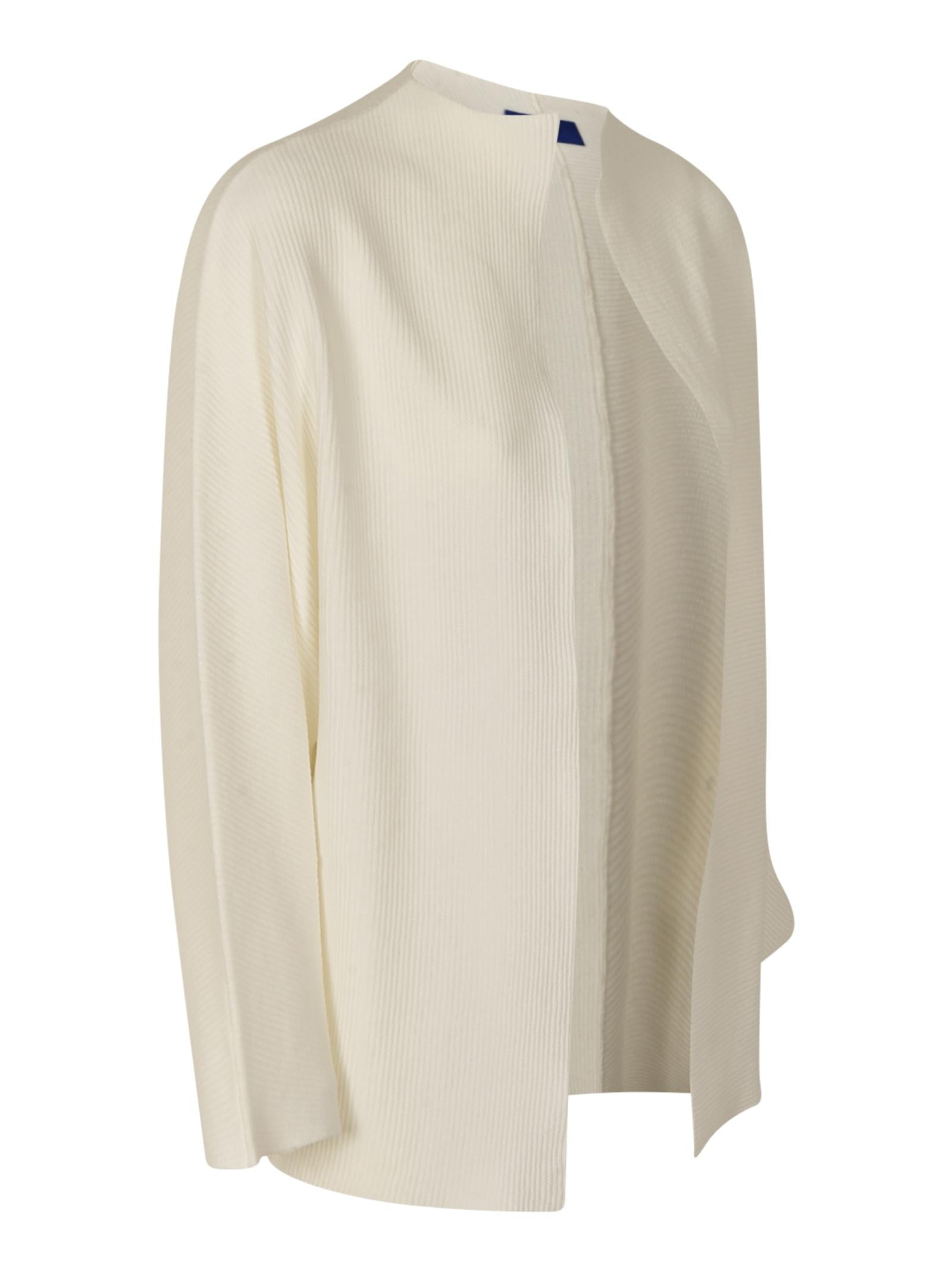 cardigan con spilla 