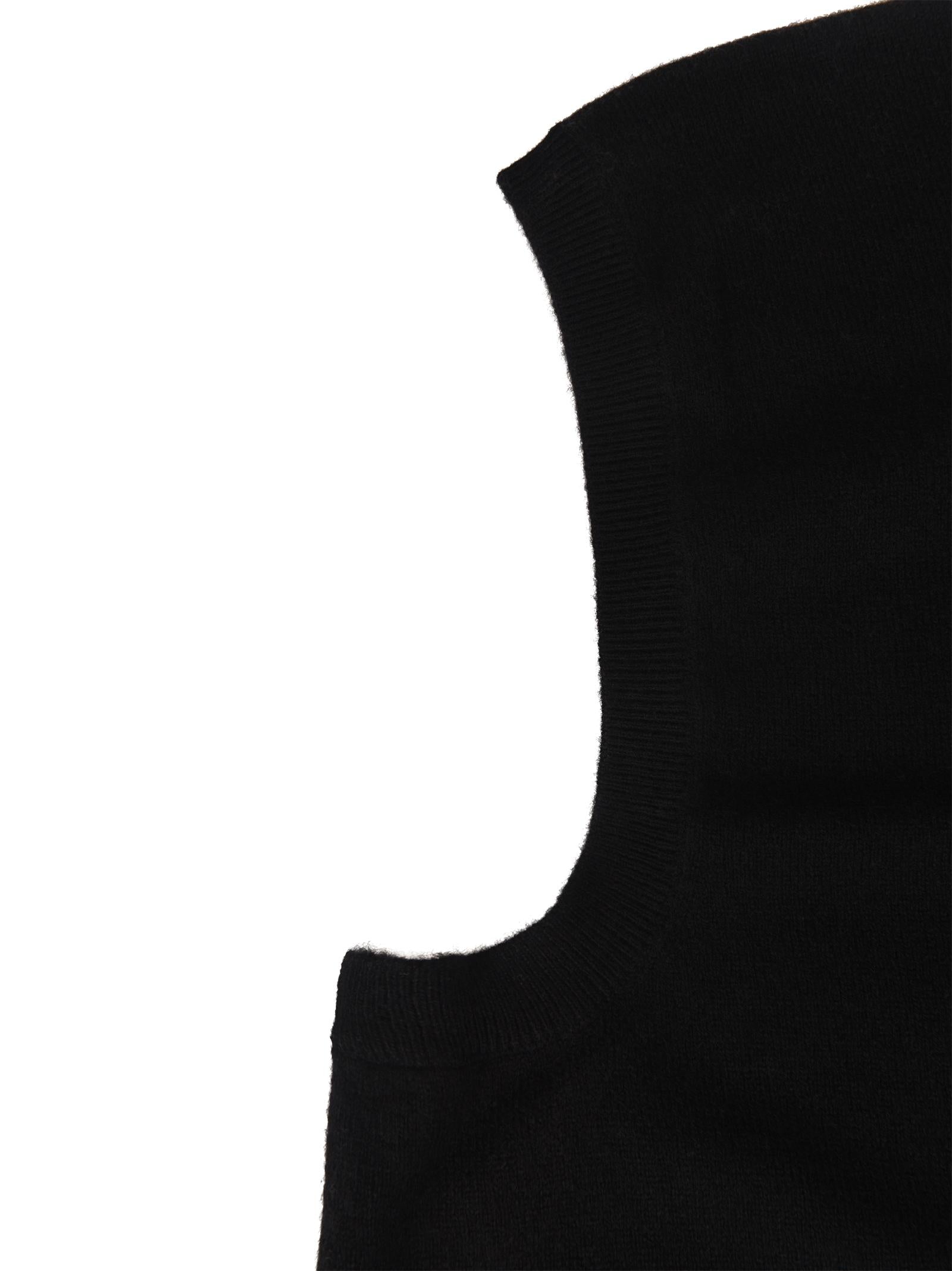 MOET-YCASH-02BLACK SOFIE D'HOORE
