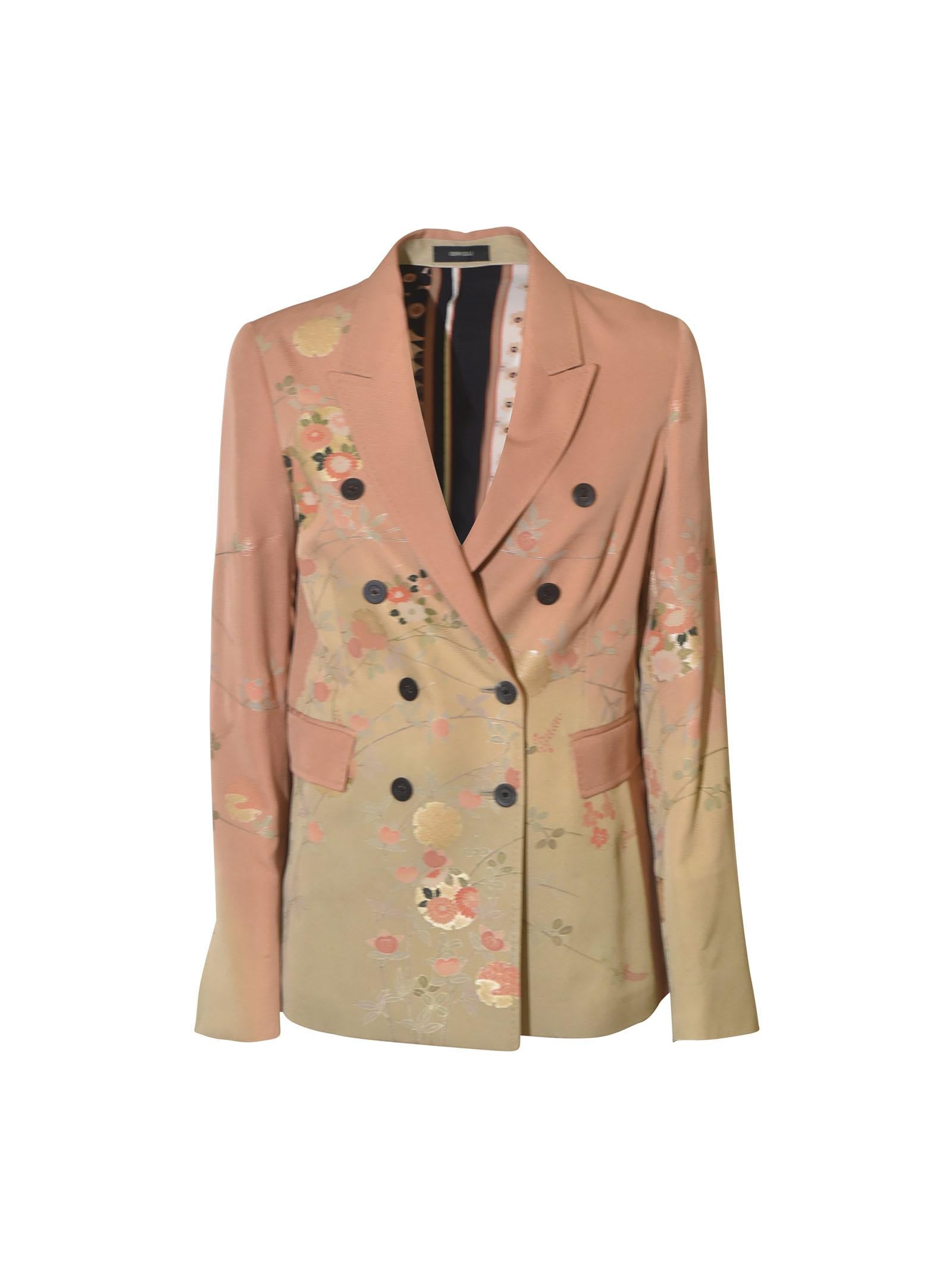 giacca kimono tradizionale con foulard vintage -fondo chiaro 